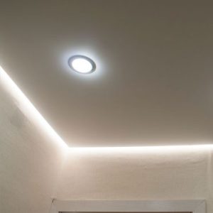 Натяжные потолки с подсветкой